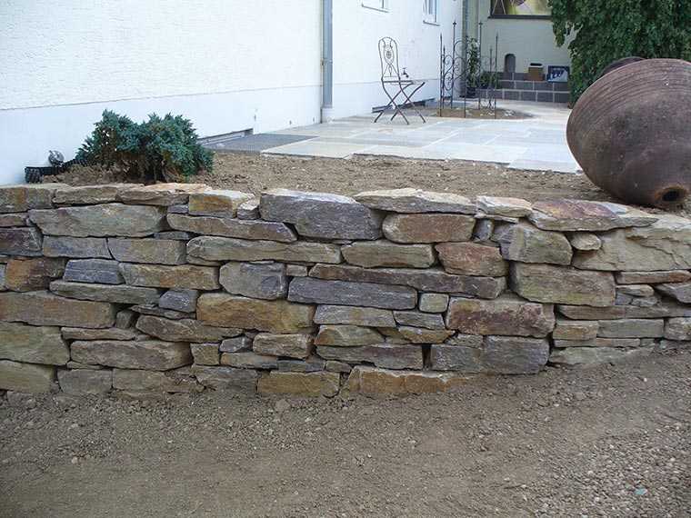 Gneis-Trockenmauer-1