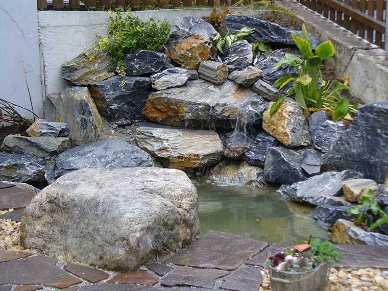 Hartkalkstein-gespalten