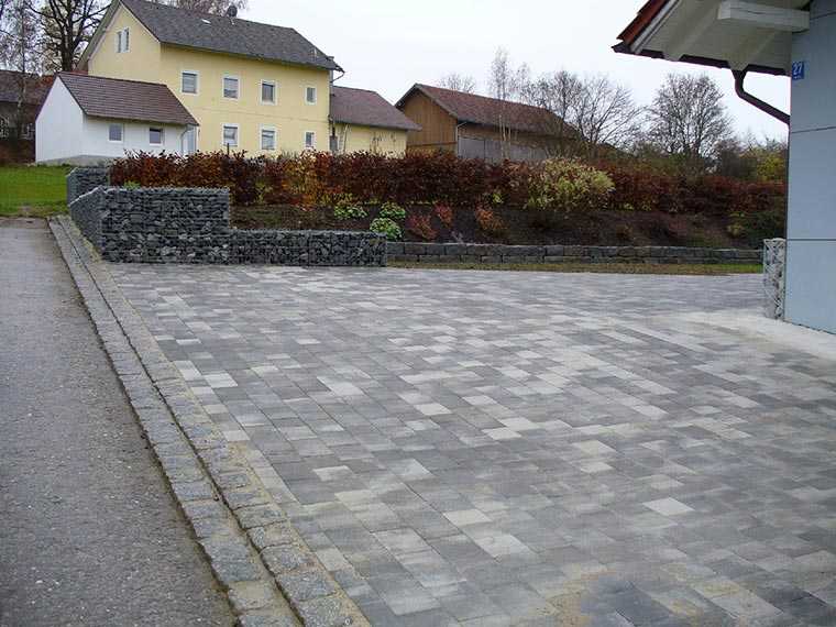 Gepflasterte Einfahrt