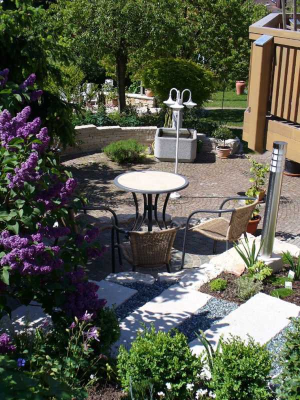 Brunnen mit Naturstein