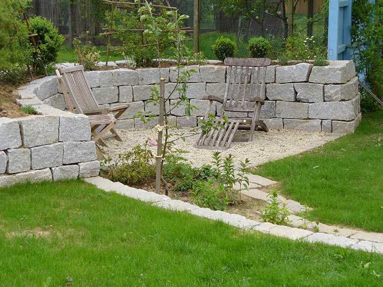 Eingrenzung mit Naturstein