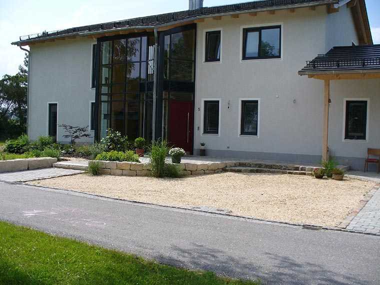 Außenbereich mit Naturstein