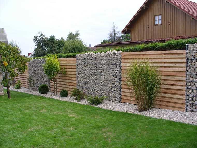 Gabionen und Holz