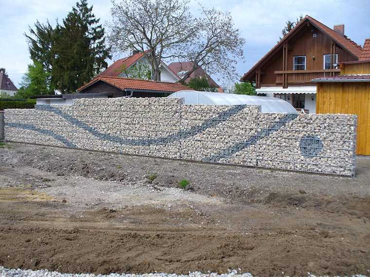 Steinmauer mit Muster