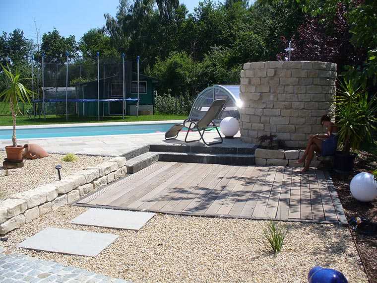 Garten mit Pool