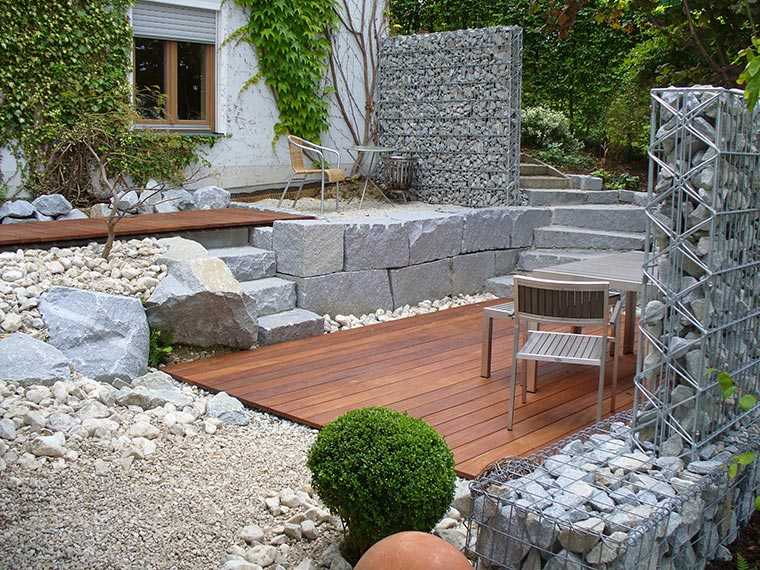 Verschiedene Steine im Garten