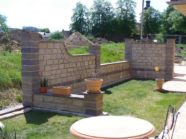 Gartengestaltung mit Steinmauern