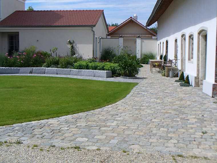 Innenhof mit Steinpflaster