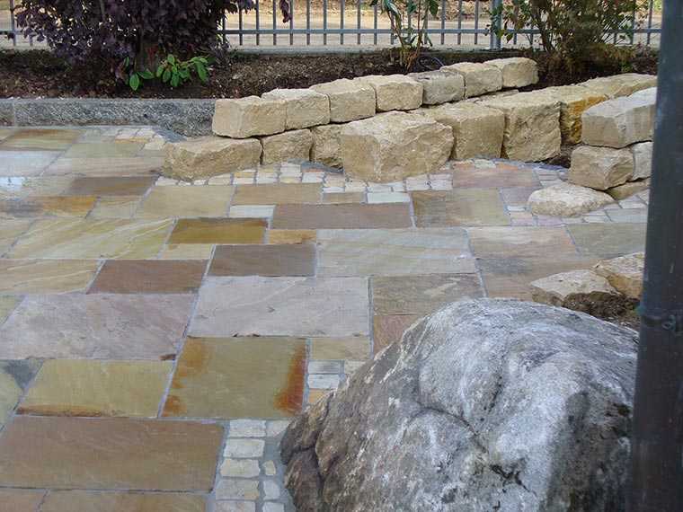 Sandstein-Sahara-gespalten