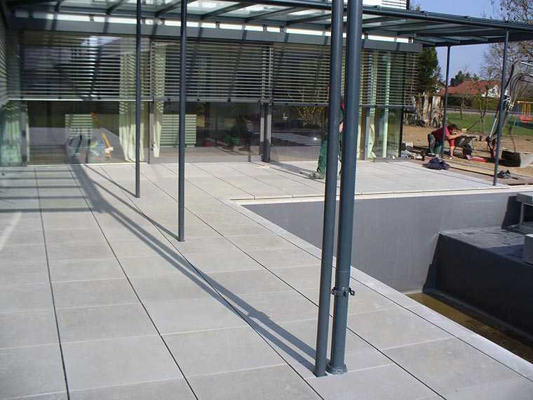 Sandstein-grau-gesägt