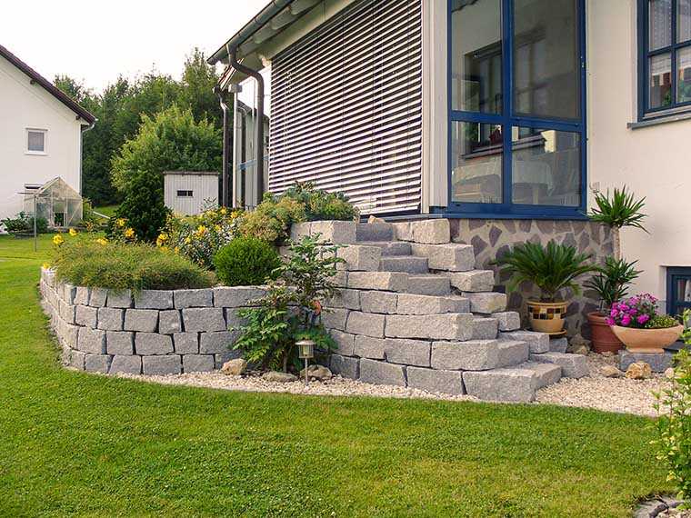 Beet-Einfassung aus Stein