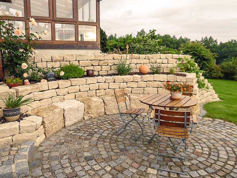 Steine in runder Anordnung